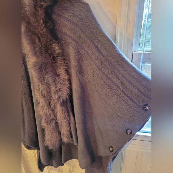 Faux fur poncho cape shawl - Picture 3 of 4
